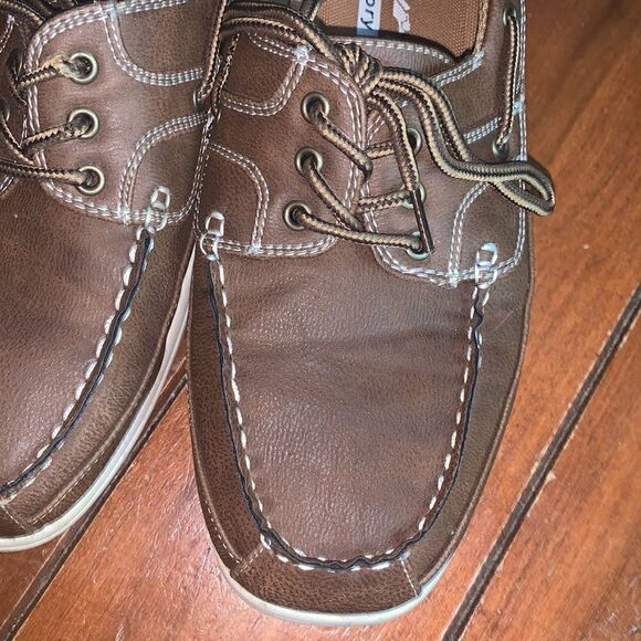 Boat Shoes size 9  - Picture 2 of 6